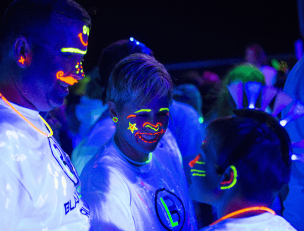 Glow-in-the-dark volleybaltoernooi