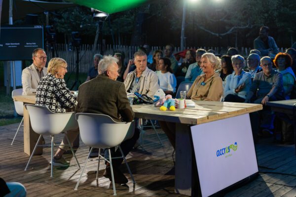 Jubileumtalkshow tijdens netwerkavond Accres